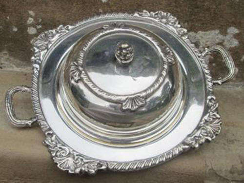 VINTAGE SILVER PLATED BUTTER DISH WITH GLASS CONTAINER