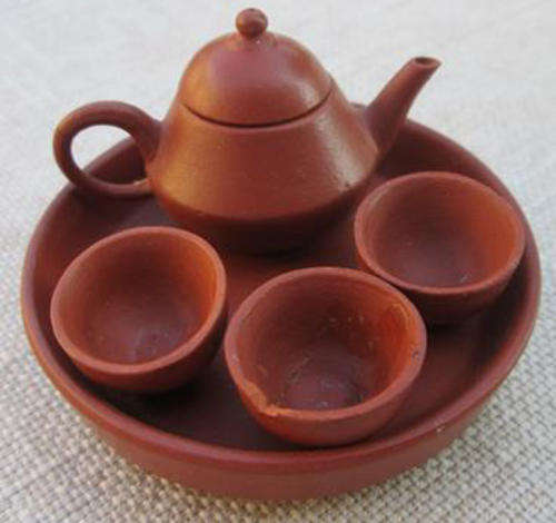 FOR YOUR TOY COLLECTION.. DOLL HOUSE MINIATURE TERRACOTTA TEA POT AND 3 CUPS
