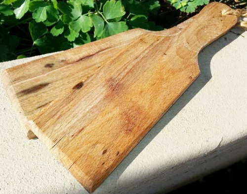 PRICED TO SELL......VINTAGE PAIR OF BUTTER PATS IN GOOD AND CLEAN CONDITION, PERFECT COUNTRY LOOK.