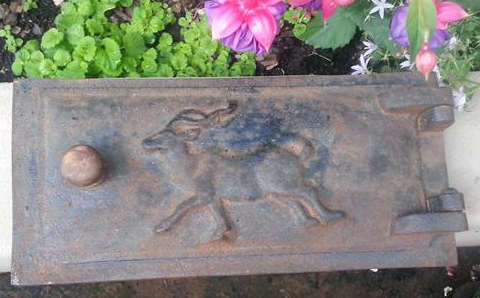 ANTIQUE, CAST IRON OVEN DOOR AND SURROUND  FROM A WOOD BURNING STOVE, DEER DESIGN...UNUSUAL !!!!