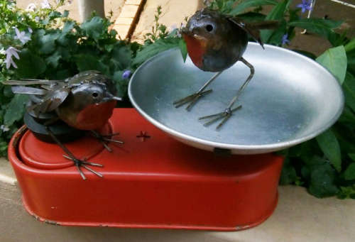 VINTAGE, RED PAINTED KITCHEN BALANCE SCALE WITH WEIGHTS, ALUMINIUM  DISH, WORKING.