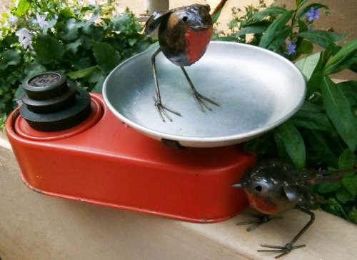 VINTAGE, RED PAINTED KITCHEN BALANCE SCALE WITH WEIGHTS, ALUMINIUM  DISH, WORKING.