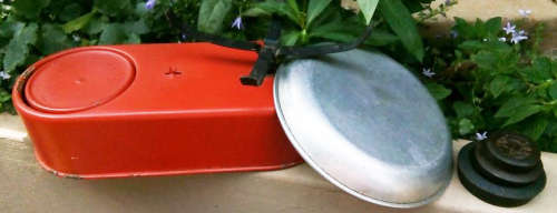 VINTAGE, RED PAINTED KITCHEN BALANCE SCALE WITH WEIGHTS, ALUMINIUM  DISH, WORKING.