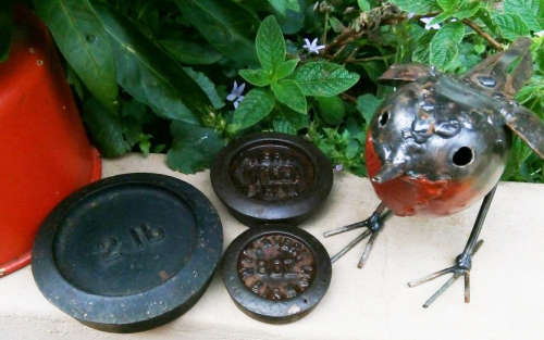 VINTAGE, RED PAINTED KITCHEN BALANCE SCALE WITH WEIGHTS, ALUMINIUM  DISH, WORKING.