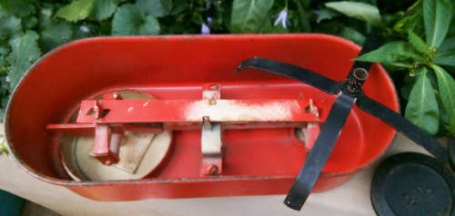 VINTAGE, RED PAINTED KITCHEN BALANCE SCALE WITH WEIGHTS, ALUMINIUM  DISH, WORKING.