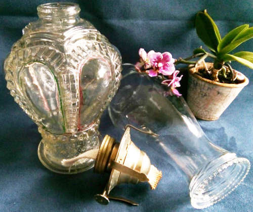 COMPLETE, EARLY 1900s DETAILED PRESSED GLASS KEROSENE / OIL BURNING LAMP. COLD PAINTED DETAIL