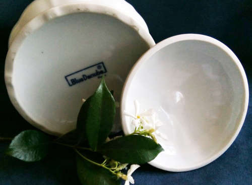 LARGE VINTAGE CANISTER BLUE DANUBE JAPAN, ONION DESIGN, UNDER GLAZE DECORATED PORCELAIN