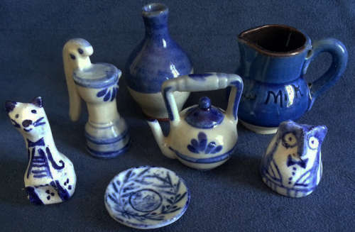 7 X ASSORTED BLUE AND WHITE CERAMIC VINTAGE PRINTERS TRAY MINIATURES