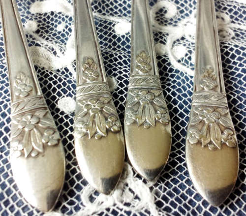 TEA GARDEN PERFECT  !!!   VINTAGE SILVER PLATED CAKE FORKS IN GOOD USED CONDITION