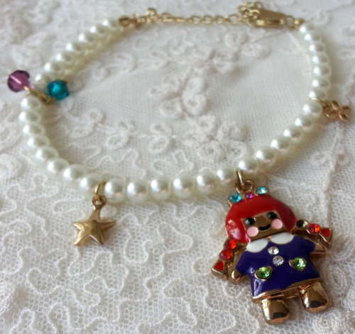 FASHION DESIGNERS ANNA SUI CHILDRENS JEWELLERY FAUX PEARL WITH CHARMS  BRACELET