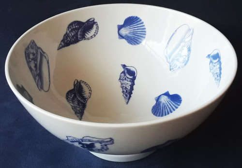 VINTAGE, GERMAN WIESENTHAL, WHITE PORCELAIN DEEP SALAD BOWL WITH BLUE SEA SHELL DESIGN