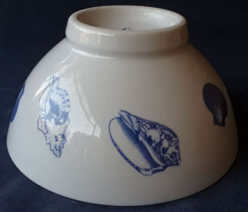VINTAGE, GERMAN WIESENTHAL, WHITE PORCELAIN DEEP SALAD BOWL WITH BLUE SEA SHELL DESIGN