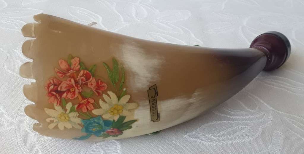 VINTAGE SWISS COW HORN (WORKING) AND IN GOOD CONDITION