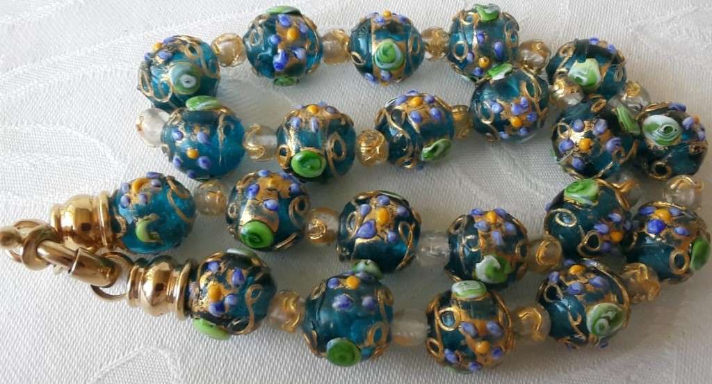 VINTAGE COLOURFUL GLASS NECKLACE.....STUNNING !!!