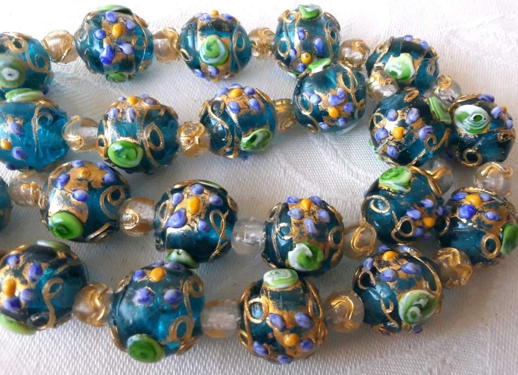 VINTAGE COLOURFUL GLASS NECKLACE.....STUNNING !!!