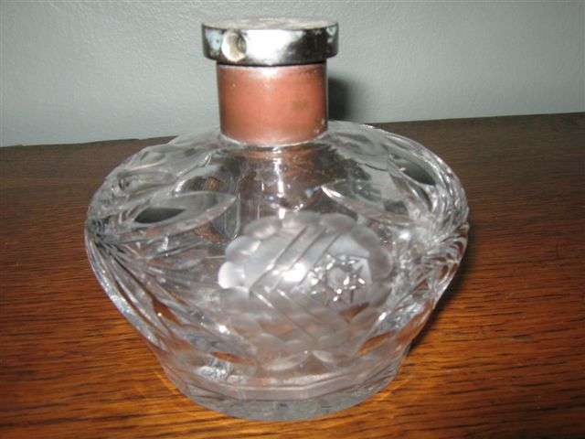 HEAVY QUALITY ROSE CUT CRYSTAL PERFUME SPRAY DECANTER