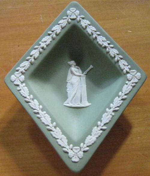 WEDGEWOOD GREEN AND WHITE DIAMOND SHAPE DISH, 14.5 X 11.5CM.