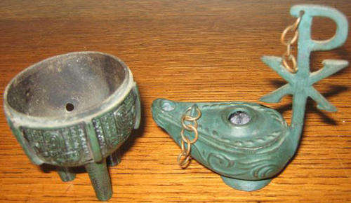 R1.00 INTERESTING AND COLLECTABLE, VINTAGE REPLICAS OF ANTIQUE ROMAN OIL LAMPS,