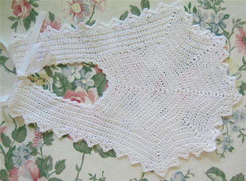 HAND MADE CROCHET BIB, PERFECT FOR BABY DOLLS OR TEDDY BEARS, SPOTLESS CONDITION.