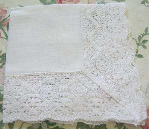 VINTAGE HANDKERCHIEF, FINE LINEN EDGED WITH LACE, PERFECT " SOMETHING OLD " FOR THE BRIDE