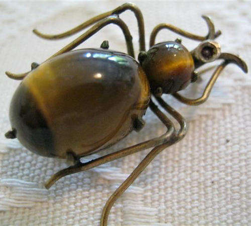 R1.00   VINTAGE TIGERS EYE BROOCH IN THE FORM OF A SPIDER.