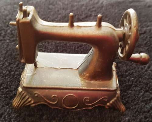 Vintage sewing machine cast iron metal pencil sharpener