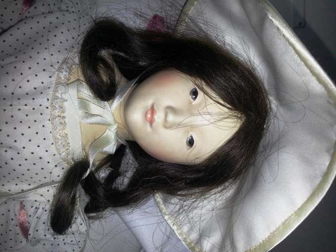 COLLECTABLE VINTAGE DOLL WITH MARKINGS 1820 SETTLERS FOUNDATION 1924-1984 BAXTHOLOMINA ONLY 142 MADE