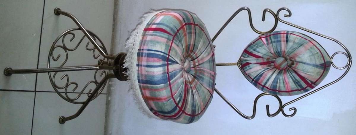 VINTAGE SWIVEL DRESSING ROOM CHAIR