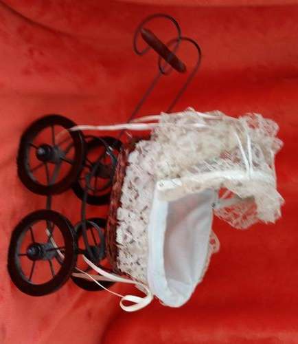 VINTAGE DOLL PRAM