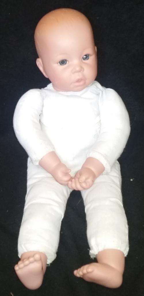 DOLL LOOKING FOR A LOVING MOMMY