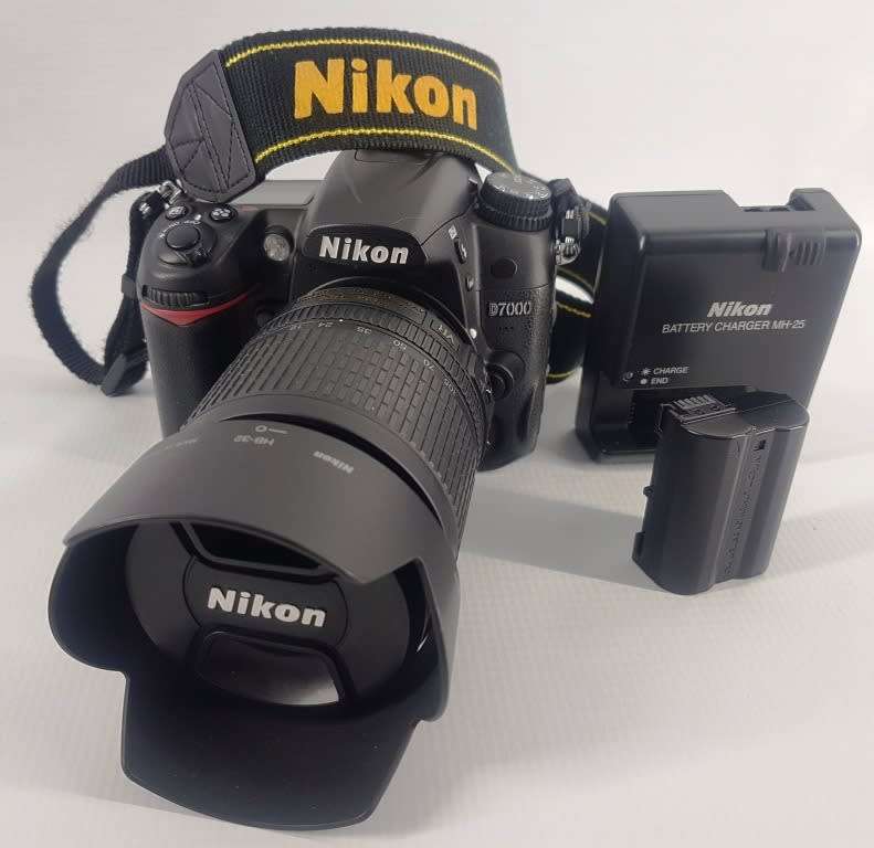 Nikon D7000 Camera Body with AF-S Nikkor 18-105mm 1:3.5-5.6G ED Lens Charger Battery Backpack