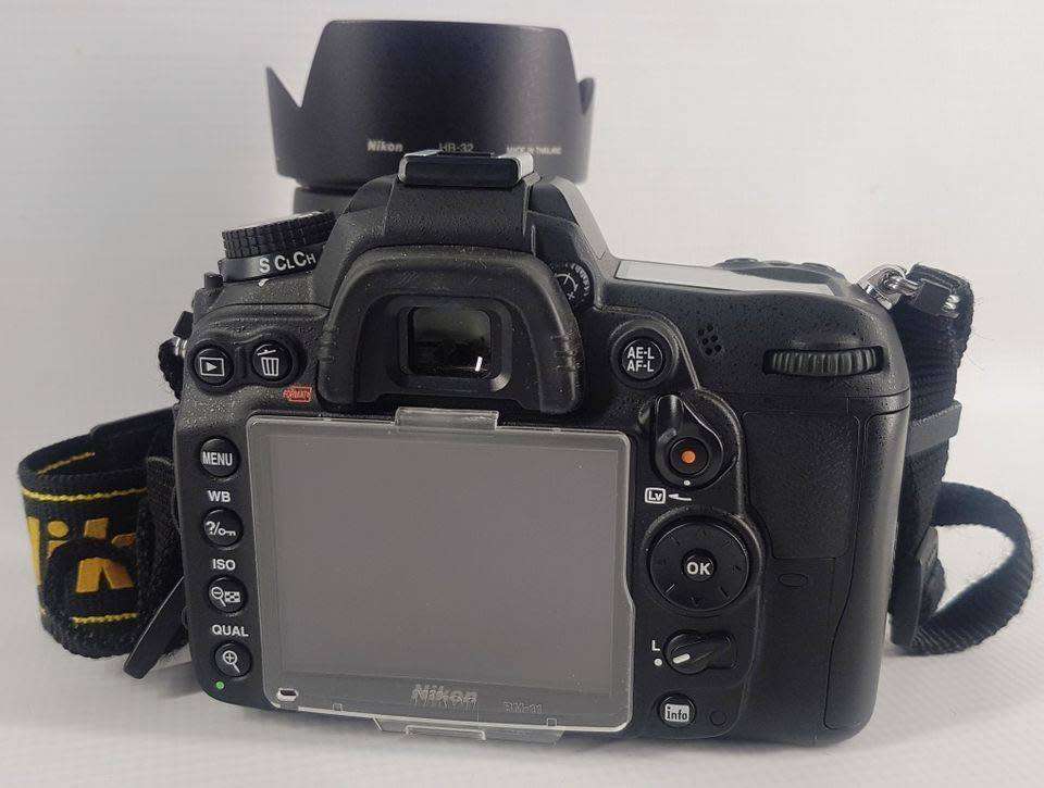 Nikon D7000 Camera Body with AF-S Nikkor 18-105mm 1:3.5-5.6G ED Lens Charger Battery Backpack