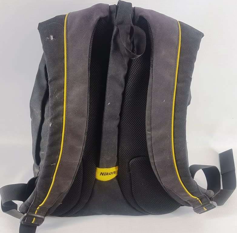 Nikon D7000 Camera Body with AF-S Nikkor 18-105mm 1:3.5-5.6G ED Lens Charger Battery Backpack