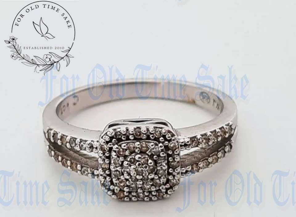 9ct White Gold ring with 41 x small diamonds +/-0.60ct Gold weight 6.7g replacement Valu R26800.00