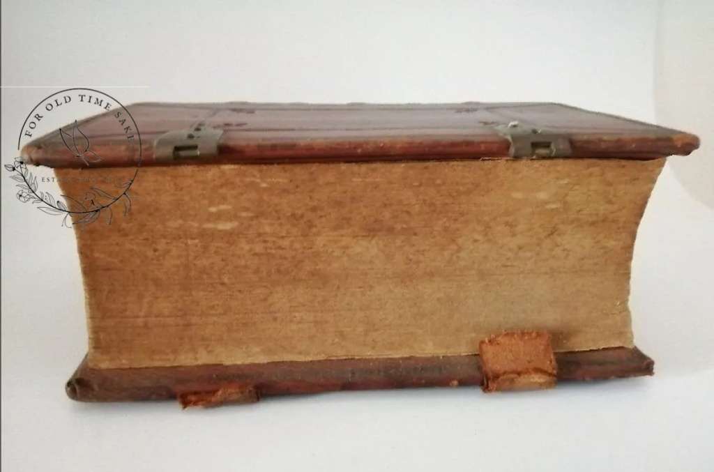 Rare Antique  1884 Dutch Bible there is age related wear but no missing pages 16cm x 23.5cm x 9.4cm