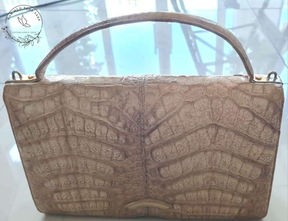 John Orrs Alligator Handbag Detachable shoulder strap Inside zipper and open pocket Vintage1920s