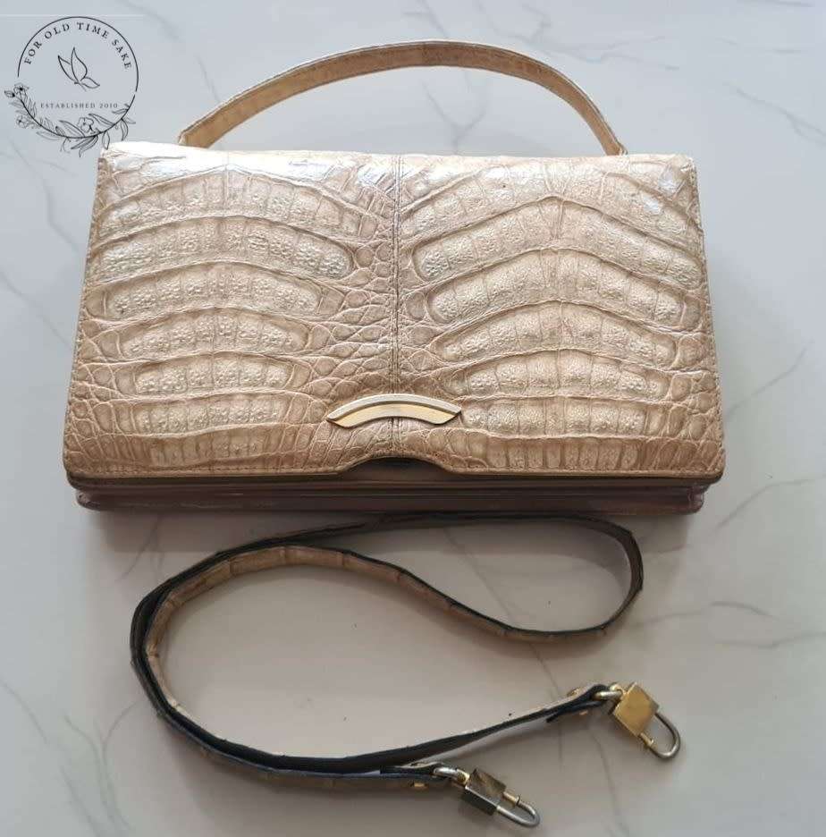 John Orrs Alligator Handbag Detachable shoulder strap Inside zipper and open pocket Vintage1920s