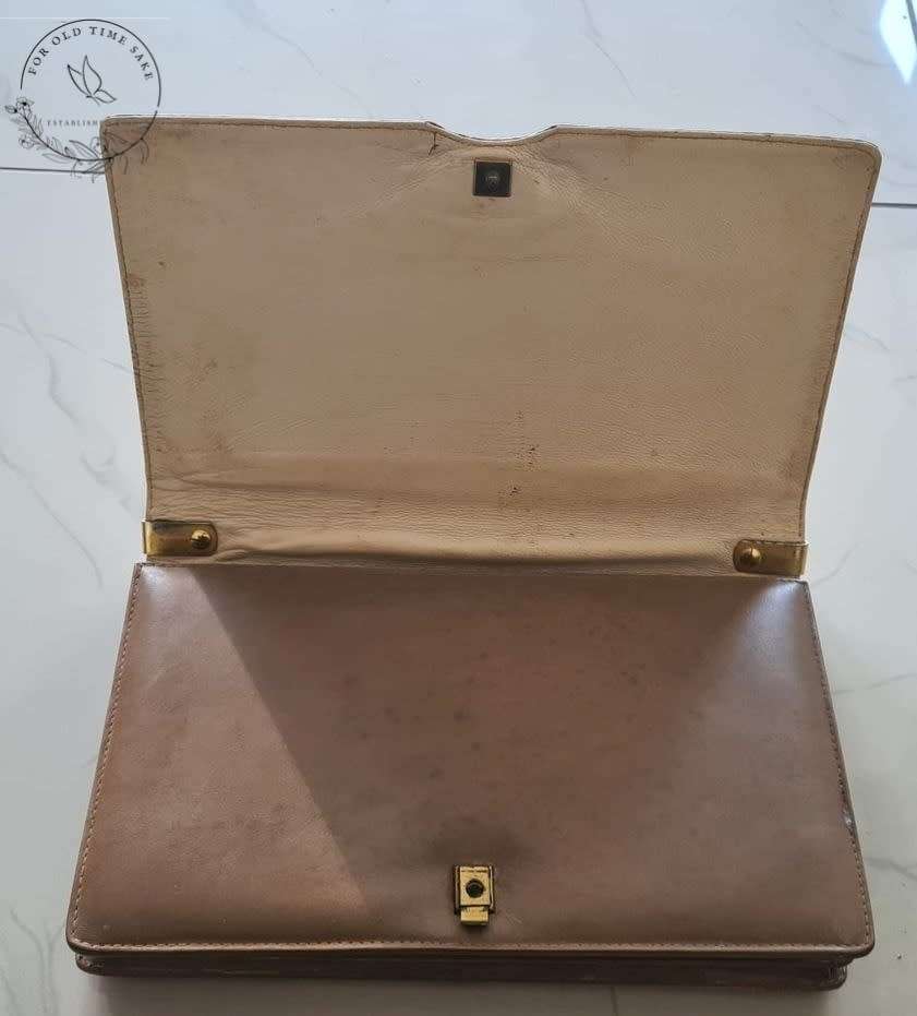 John Orrs Alligator Handbag Detachable shoulder strap Inside zipper and open pocket Vintage1920s