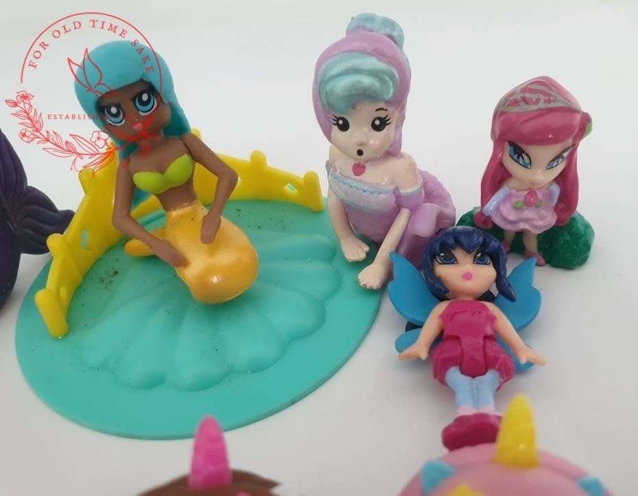 Job lot Small Disney dolls. the unicorn dollies is +- 4.5cm tall