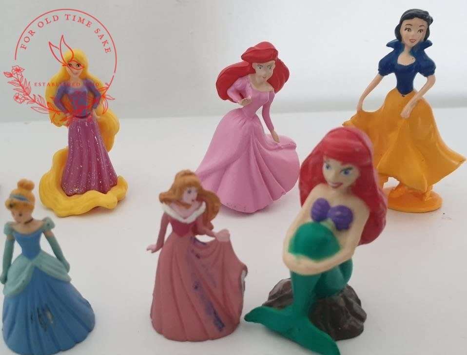 Assorted Disney Mini dolls tallest one is 9cm