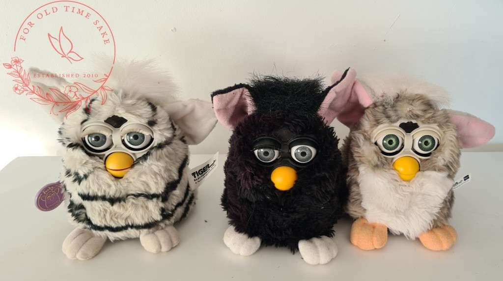 Lot Vintage Furbies, not coming on (not sure if my batteries are to weak, but selling as is)