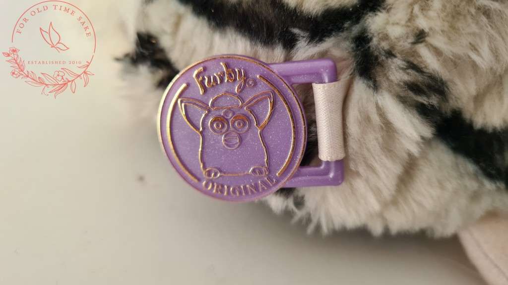 Lot Vintage Furbies, not coming on (not sure if my batteries are to weak, but selling as is)