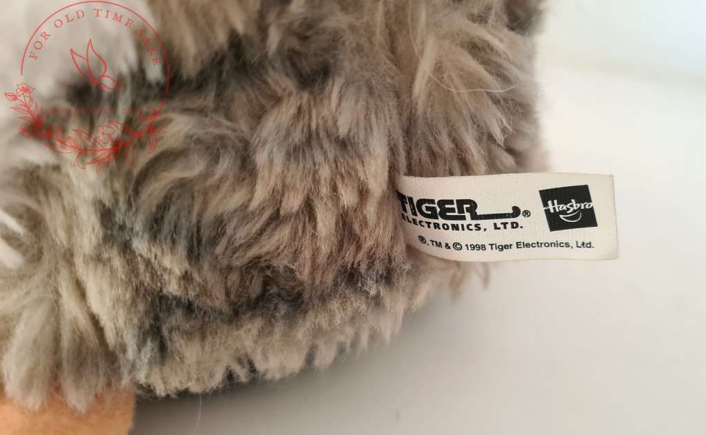 Lot Vintage Furbies, not coming on (not sure if my batteries are to weak, but selling as is)