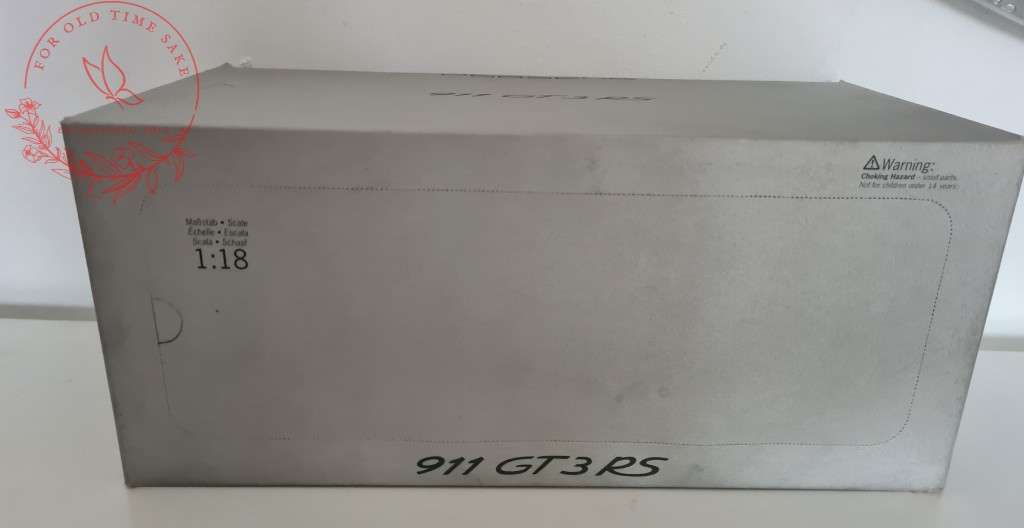 Porsche 911 GT3 RS Dealer Edition scale 1:18 Model by AutoArt -Never been displayed out of box