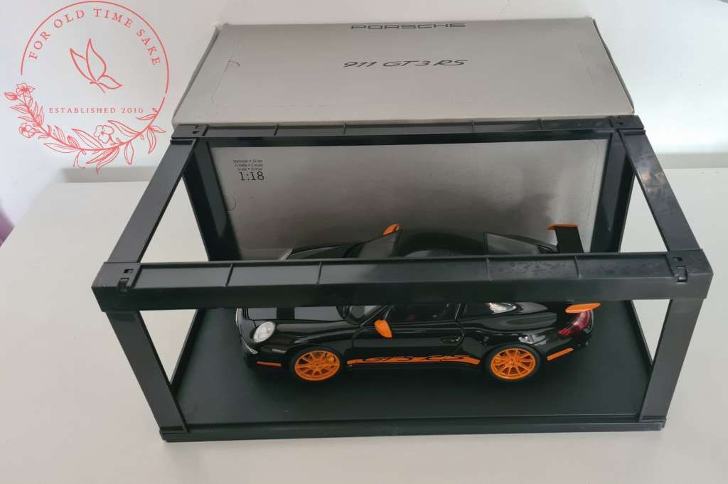 Porsche 911 GT3 RS Dealer Edition scale 1:18 Model by AutoArt -Never been displayed out of box