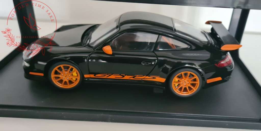 Porsche 911 GT3 RS Dealer Edition scale 1:18 Model by AutoArt -Never been displayed out of box