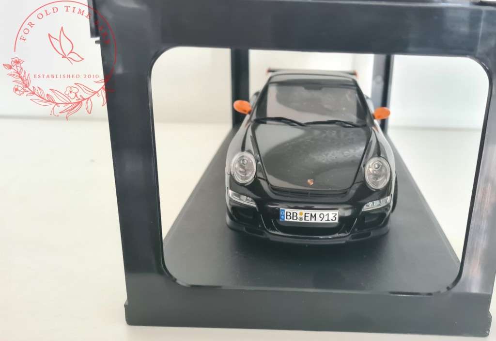 Porsche 911 GT3 RS Dealer Edition scale 1:18 Model by AutoArt -Never been displayed out of box