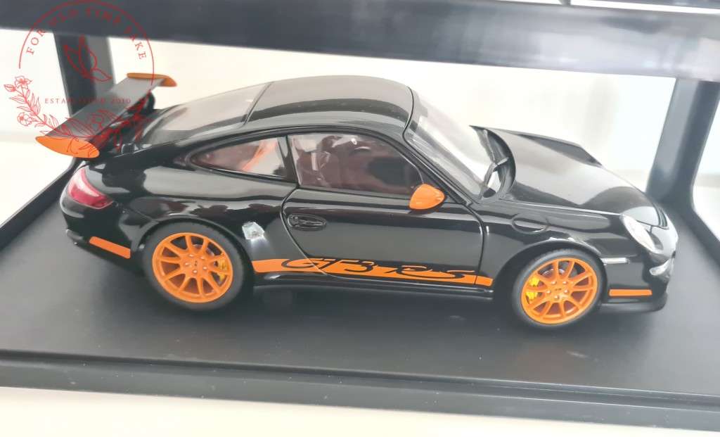 Porsche 911 GT3 RS Dealer Edition scale 1:18 Model by AutoArt -Never been displayed out of box