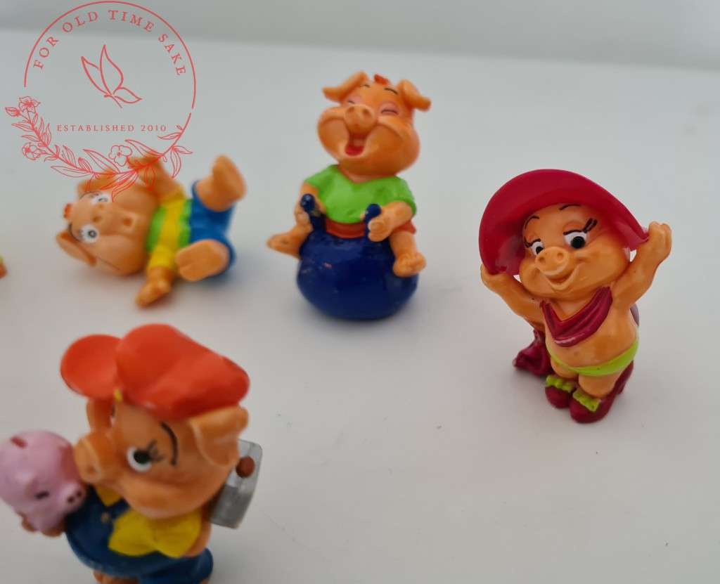 Lot Mini pig figurerines - see photos