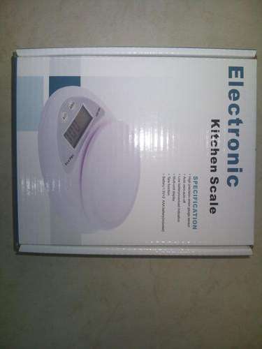 BRAND NEW***ELECTRINIC KITCHEN SCALE******R1 AUCTION R1 INCREMENT***